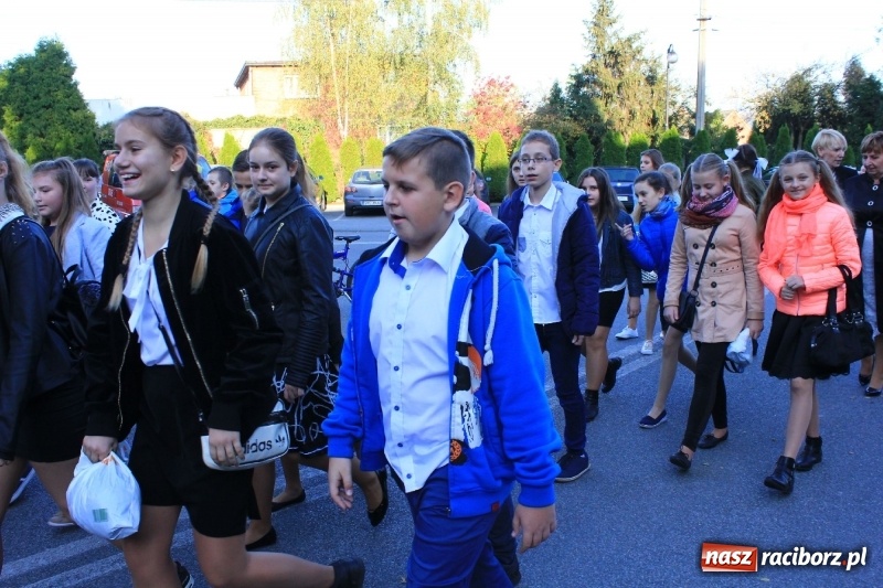 Zdjęcie w galerii na portalu naszraciborz.pl: U sąsiadów. Szkoła w Lubomi świętowała 50-lecie! Były wspomnienia i życzenia wiadomości z regionu