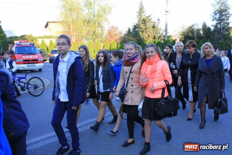 Zdjęcie w galerii na portalu naszraciborz.pl: U sąsiadów. Szkoła w Lubomi świętowała 50-lecie! Były wspomnienia i życzenia wiadomości z regionu