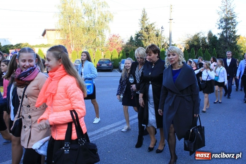 Zdjęcie w galerii na portalu naszraciborz.pl: U sąsiadów. Szkoła w Lubomi świętowała 50-lecie! Były wspomnienia i życzenia wiadomości z regionu