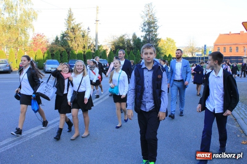 Zdjęcie w galerii na portalu naszraciborz.pl: U sąsiadów. Szkoła w Lubomi świętowała 50-lecie! Były wspomnienia i życzenia wiadomości z regionu