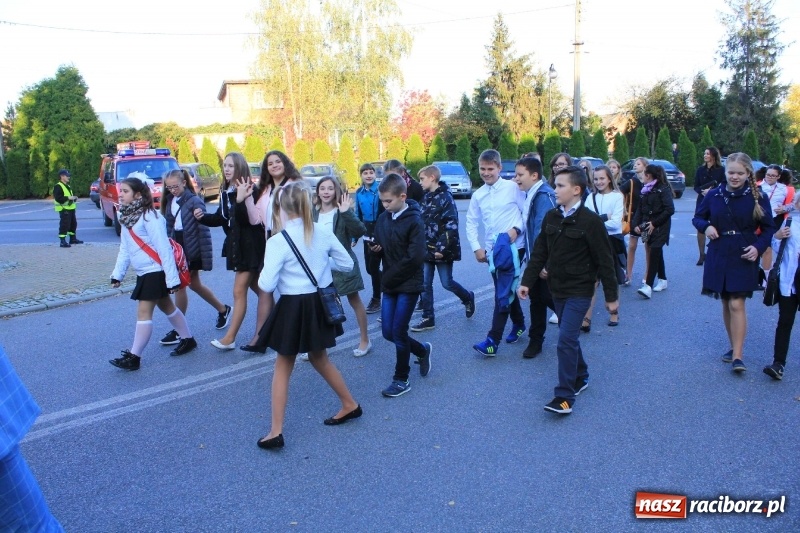 Zdjęcie w galerii na portalu naszraciborz.pl: U sąsiadów. Szkoła w Lubomi świętowała 50-lecie! Były wspomnienia i życzenia wiadomości z regionu