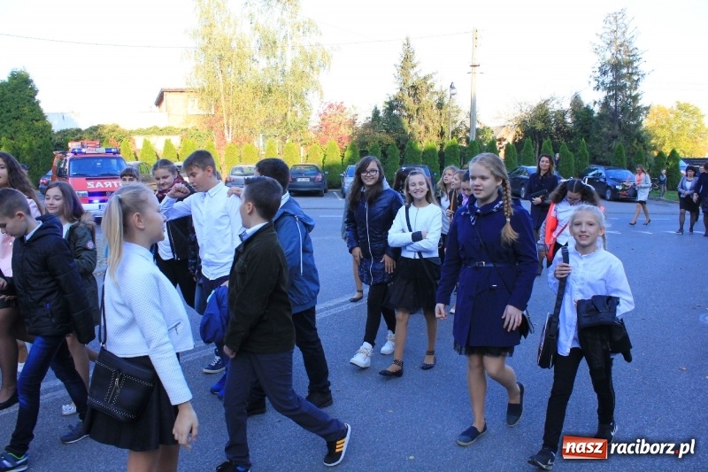 Zdjęcie w galerii na portalu naszraciborz.pl: U sąsiadów. Szkoła w Lubomi świętowała 50-lecie! Były wspomnienia i życzenia wiadomości z regionu