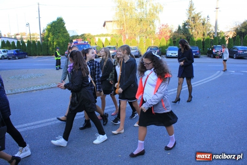 Zdjęcie w galerii na portalu naszraciborz.pl: U sąsiadów. Szkoła w Lubomi świętowała 50-lecie! Były wspomnienia i życzenia wiadomości z regionu