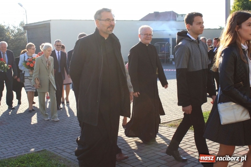 Zdjęcie w galerii na portalu naszraciborz.pl: U sąsiadów. Szkoła w Lubomi świętowała 50-lecie! Były wspomnienia i życzenia wiadomości z regionu