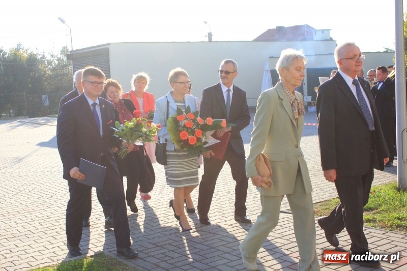 Zdjęcie w galerii na portalu naszraciborz.pl: U sąsiadów. Szkoła w Lubomi świętowała 50-lecie! Były wspomnienia i życzenia wiadomości z regionu
