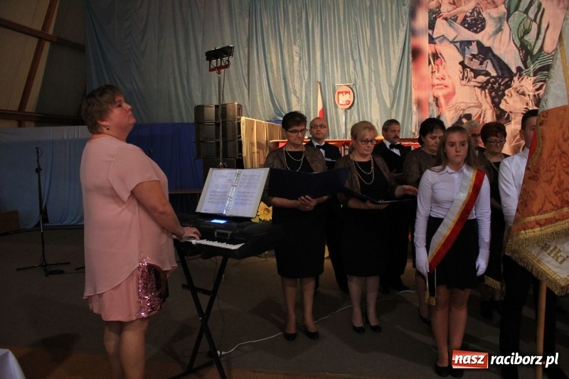 Zdjęcie w galerii na portalu naszraciborz.pl: U sąsiadów. Szkoła w Lubomi świętowała 50-lecie! Były wspomnienia i życzenia wiadomości z regionu