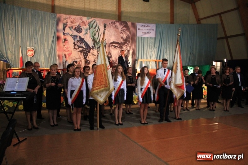 Zdjęcie w galerii na portalu naszraciborz.pl: U sąsiadów. Szkoła w Lubomi świętowała 50-lecie! Były wspomnienia i życzenia wiadomości z regionu