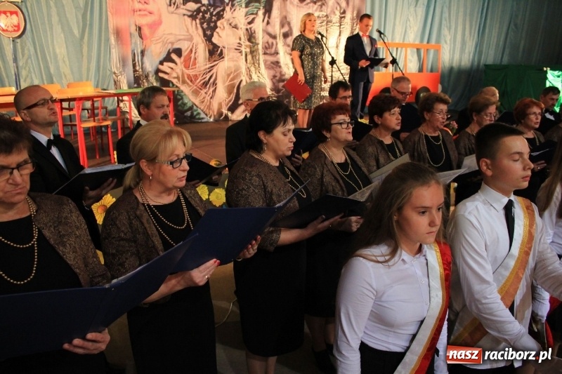 Zdjęcie w galerii na portalu naszraciborz.pl: U sąsiadów. Szkoła w Lubomi świętowała 50-lecie! Były wspomnienia i życzenia wiadomości z regionu