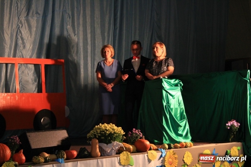 Zdjęcie w galerii na portalu naszraciborz.pl: U sąsiadów. Szkoła w Lubomi świętowała 50-lecie! Były wspomnienia i życzenia wiadomości z regionu