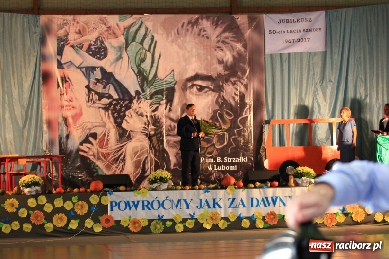 Zdjęcie w galerii na portalu naszraciborz.pl: U sąsiadów. Szkoła w Lubomi świętowała 50-lecie! Były wspomnienia i życzenia wiadomości z regionu