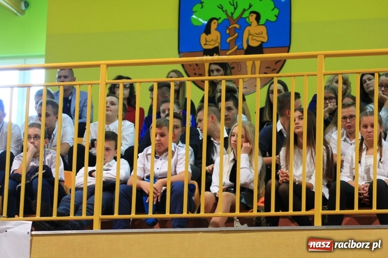 Zdjęcie w galerii na portalu naszraciborz.pl: U sąsiadów. Szkoła w Lubomi świętowała 50-lecie! Były wspomnienia i życzenia wiadomości z regionu