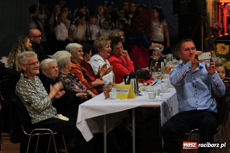 Zdjęcie w galerii na portalu naszraciborz.pl: U sąsiadów. Szkoła w Lubomi świętowała 50-lecie! Były wspomnienia i życzenia wiadomości z regionu