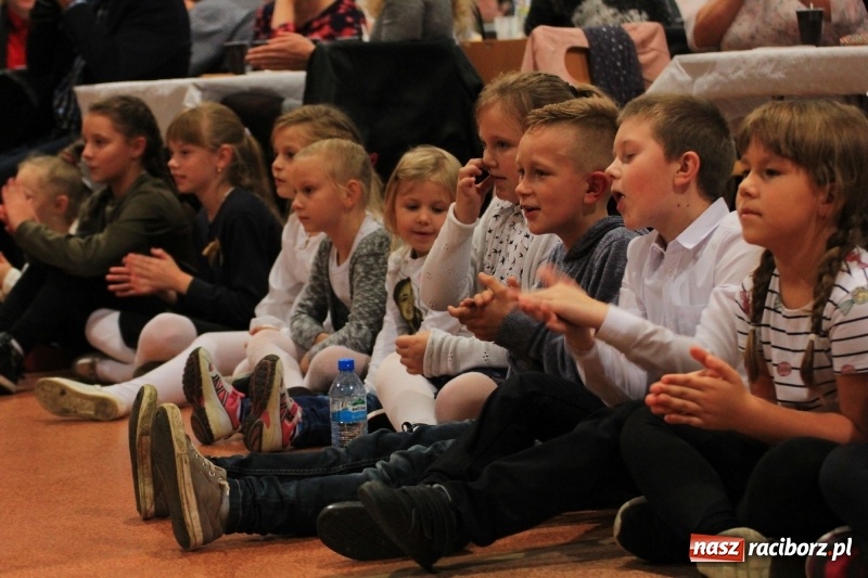 Zdjęcie w galerii na portalu naszraciborz.pl: U sąsiadów. Szkoła w Lubomi świętowała 50-lecie! Były wspomnienia i życzenia wiadomości z regionu