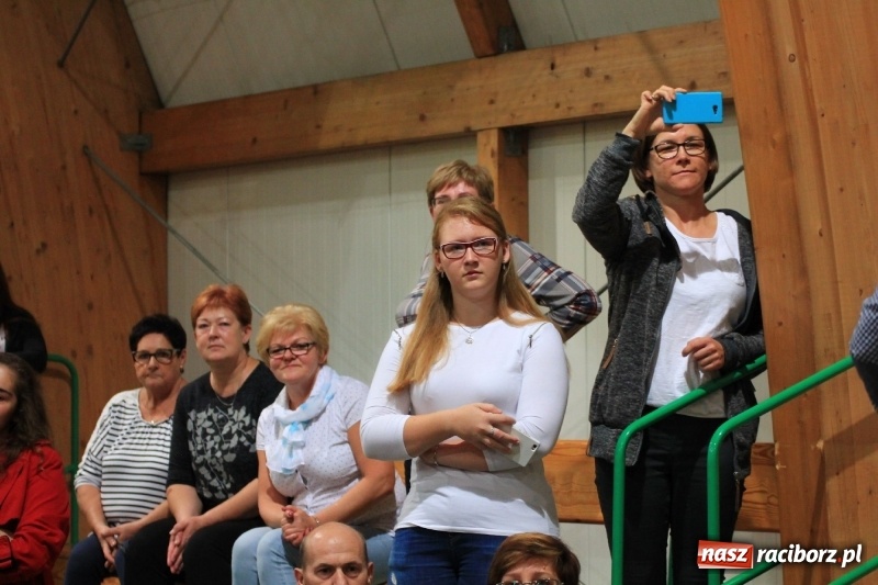 Zdjęcie w galerii na portalu naszraciborz.pl: U sąsiadów. Szkoła w Lubomi świętowała 50-lecie! Były wspomnienia i życzenia wiadomości z regionu