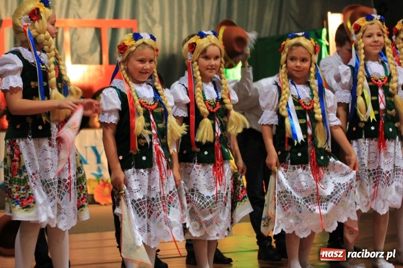 Zdjęcie w galerii na portalu naszraciborz.pl: U sąsiadów. Szkoła w Lubomi świętowała 50-lecie! Były wspomnienia i życzenia wiadomości z regionu