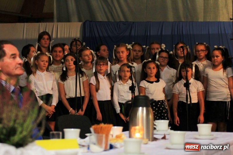 Zdjęcie w galerii na portalu naszraciborz.pl: U sąsiadów. Szkoła w Lubomi świętowała 50-lecie! Były wspomnienia i życzenia wiadomości z regionu