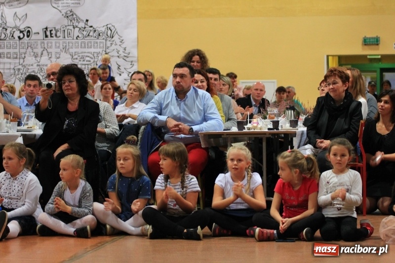 Zdjęcie w galerii na portalu naszraciborz.pl: U sąsiadów. Szkoła w Lubomi świętowała 50-lecie! Były wspomnienia i życzenia wiadomości z regionu