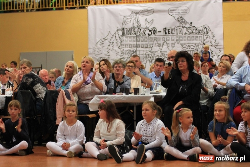 Zdjęcie w galerii na portalu naszraciborz.pl: U sąsiadów. Szkoła w Lubomi świętowała 50-lecie! Były wspomnienia i życzenia wiadomości z regionu