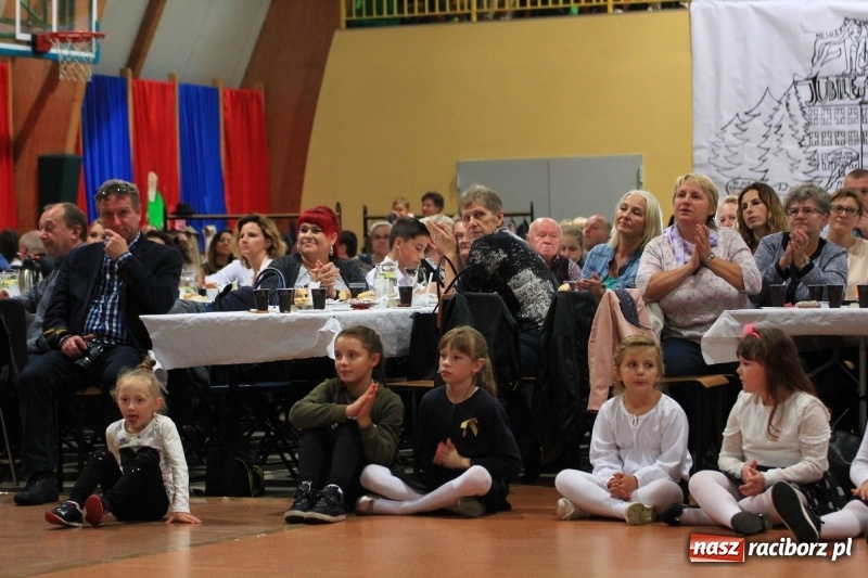 Zdjęcie w galerii na portalu naszraciborz.pl: U sąsiadów. Szkoła w Lubomi świętowała 50-lecie! Były wspomnienia i życzenia wiadomości z regionu