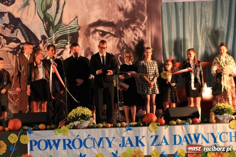 Zdjęcie w galerii na portalu naszraciborz.pl: U sąsiadów. Szkoła w Lubomi świętowała 50-lecie! Były wspomnienia i życzenia wiadomości z regionu