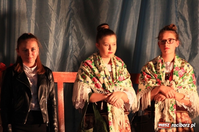 Zdjęcie w galerii na portalu naszraciborz.pl: U sąsiadów. Szkoła w Lubomi świętowała 50-lecie! Były wspomnienia i życzenia wiadomości z regionu