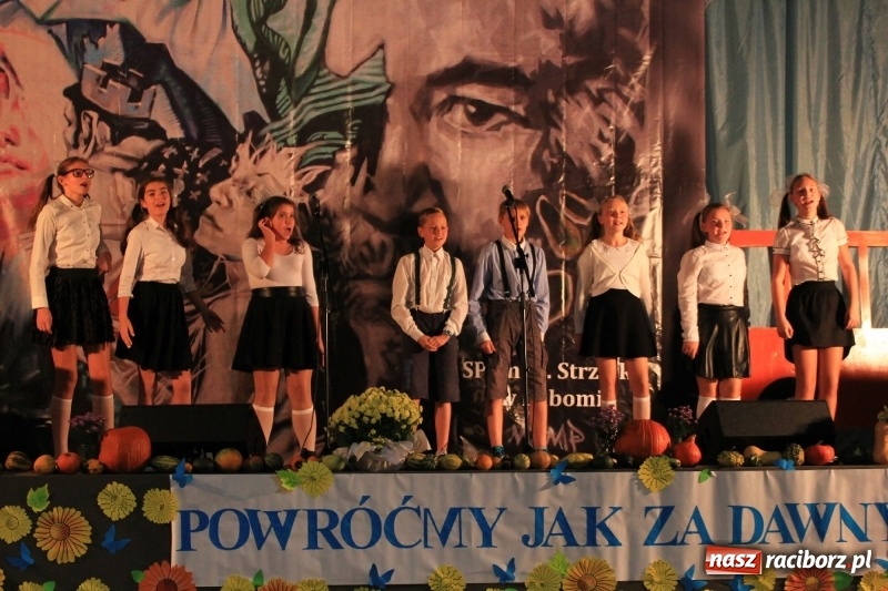 Zdjęcie w galerii na portalu naszraciborz.pl: U sąsiadów. Szkoła w Lubomi świętowała 50-lecie! Były wspomnienia i życzenia wiadomości z regionu
