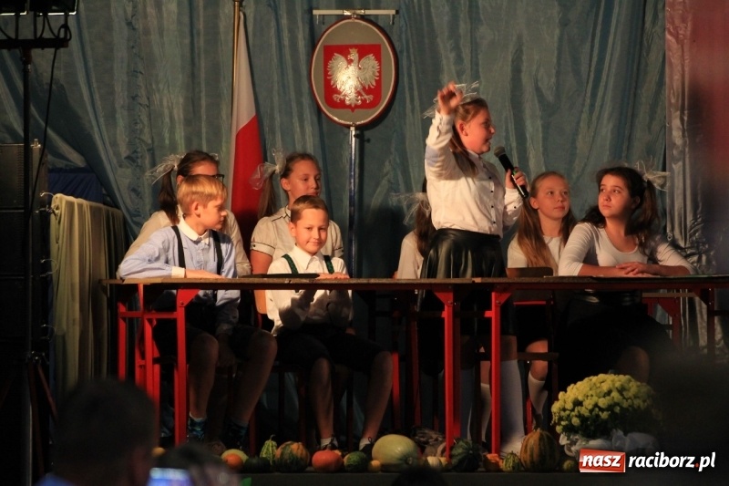 Zdjęcie w galerii na portalu naszraciborz.pl: U sąsiadów. Szkoła w Lubomi świętowała 50-lecie! Były wspomnienia i życzenia wiadomości z regionu