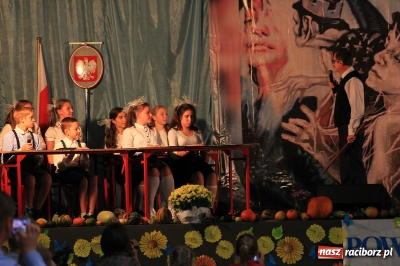 Zdjęcie w galerii na portalu naszraciborz.pl: U sąsiadów. Szkoła w Lubomi świętowała 50-lecie! Były wspomnienia i życzenia wiadomości z regionu