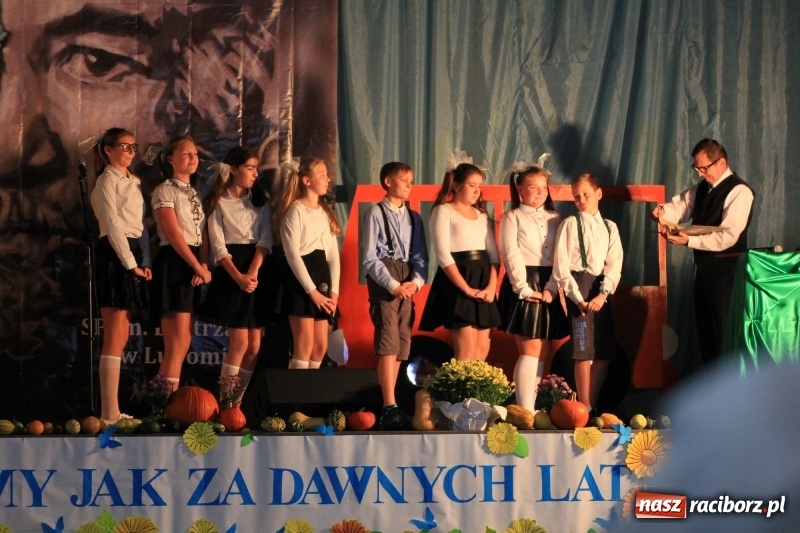 Zdjęcie w galerii na portalu naszraciborz.pl: U sąsiadów. Szkoła w Lubomi świętowała 50-lecie! Były wspomnienia i życzenia wiadomości z regionu