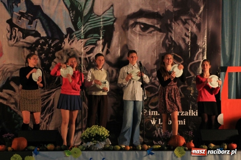 Zdjęcie w galerii na portalu naszraciborz.pl: U sąsiadów. Szkoła w Lubomi świętowała 50-lecie! Były wspomnienia i życzenia wiadomości z regionu