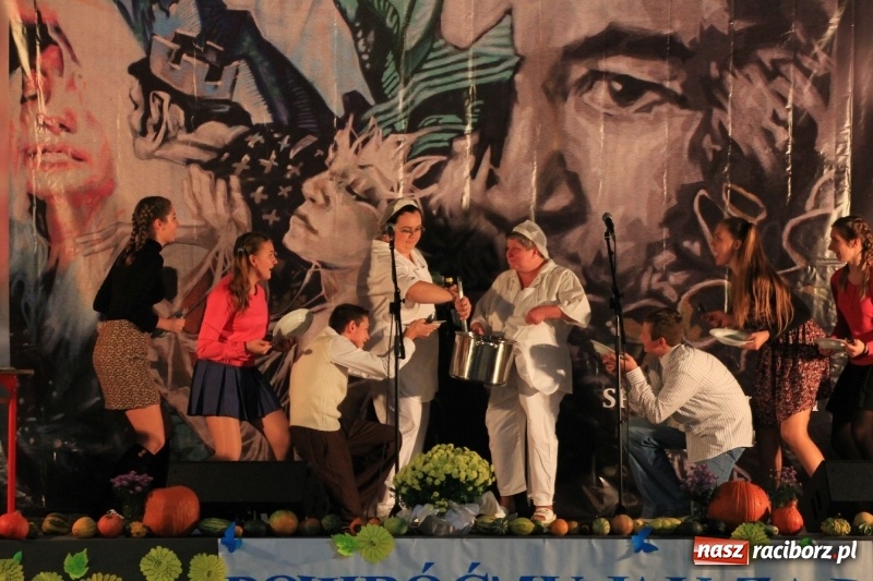 Zdjęcie w galerii na portalu naszraciborz.pl: U sąsiadów. Szkoła w Lubomi świętowała 50-lecie! Były wspomnienia i życzenia wiadomości z regionu