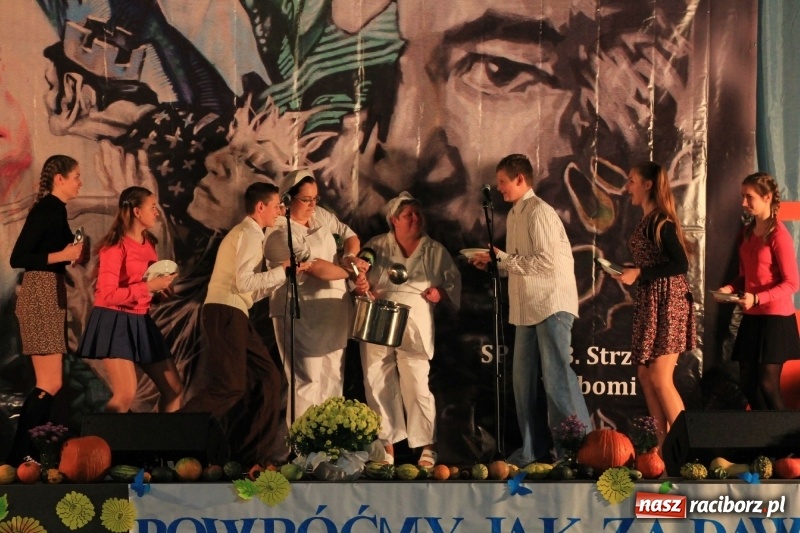 Zdjęcie w galerii na portalu naszraciborz.pl: U sąsiadów. Szkoła w Lubomi świętowała 50-lecie! Były wspomnienia i życzenia wiadomości z regionu