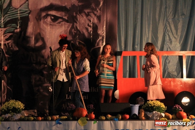 Zdjęcie w galerii na portalu naszraciborz.pl: U sąsiadów. Szkoła w Lubomi świętowała 50-lecie! Były wspomnienia i życzenia wiadomości z regionu