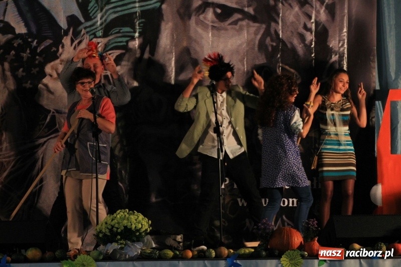 Zdjęcie w galerii na portalu naszraciborz.pl: U sąsiadów. Szkoła w Lubomi świętowała 50-lecie! Były wspomnienia i życzenia wiadomości z regionu