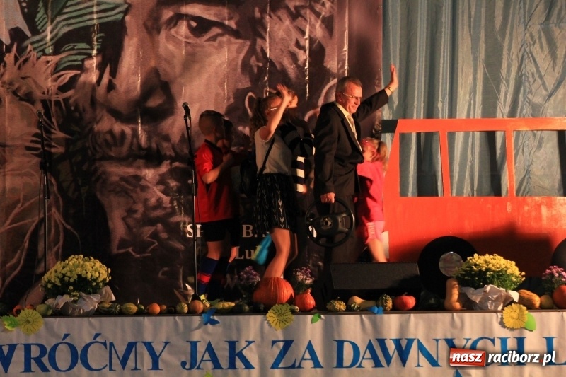 Zdjęcie w galerii na portalu naszraciborz.pl: U sąsiadów. Szkoła w Lubomi świętowała 50-lecie! Były wspomnienia i życzenia wiadomości z regionu