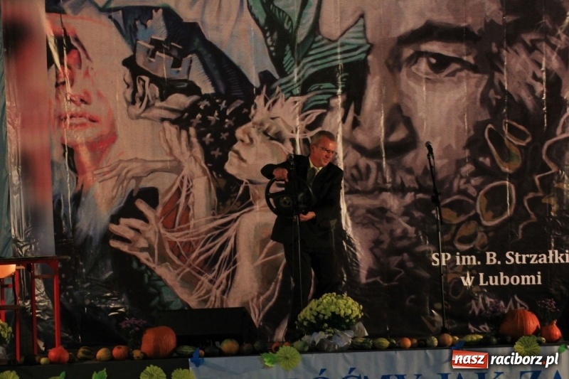 Zdjęcie w galerii na portalu naszraciborz.pl: U sąsiadów. Szkoła w Lubomi świętowała 50-lecie! Były wspomnienia i życzenia wiadomości z regionu