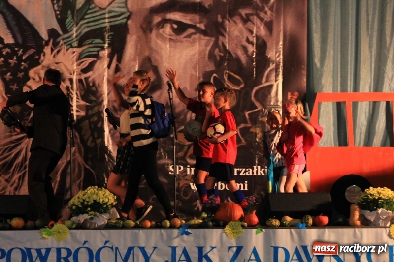 Zdjęcie w galerii na portalu naszraciborz.pl: U sąsiadów. Szkoła w Lubomi świętowała 50-lecie! Były wspomnienia i życzenia wiadomości z regionu