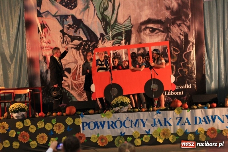 Zdjęcie w galerii na portalu naszraciborz.pl: U sąsiadów. Szkoła w Lubomi świętowała 50-lecie! Były wspomnienia i życzenia wiadomości z regionu