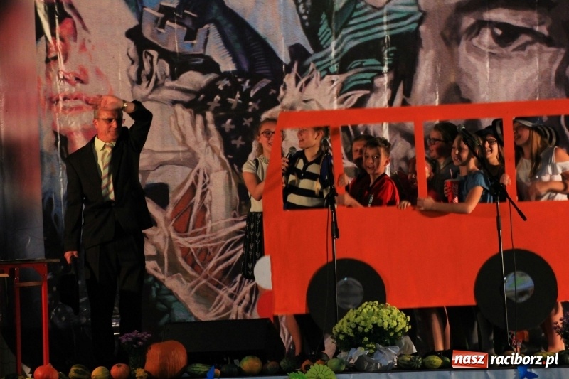 Zdjęcie w galerii na portalu naszraciborz.pl: U sąsiadów. Szkoła w Lubomi świętowała 50-lecie! Były wspomnienia i życzenia wiadomości z regionu