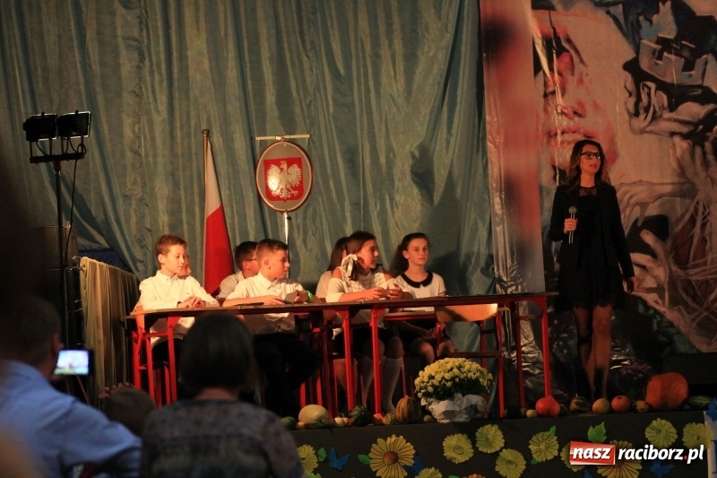 Zdjęcie w galerii na portalu naszraciborz.pl: U sąsiadów. Szkoła w Lubomi świętowała 50-lecie! Były wspomnienia i życzenia wiadomości z regionu