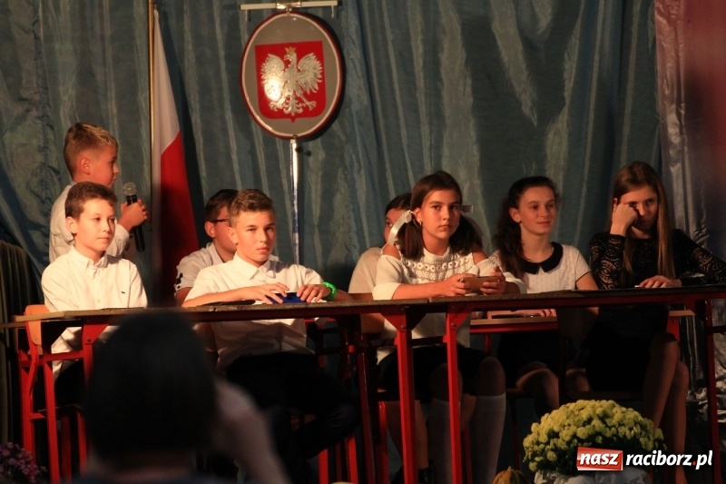 Zdjęcie w galerii na portalu naszraciborz.pl: U sąsiadów. Szkoła w Lubomi świętowała 50-lecie! Były wspomnienia i życzenia wiadomości z regionu