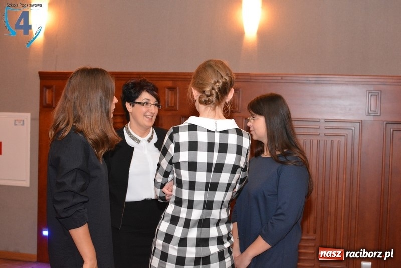 Zdjęcie w galerii na portalu naszraciborz.pl: SP4 świętowała Dzień Edukacji Narodowej w RCK wiadomości z regionu