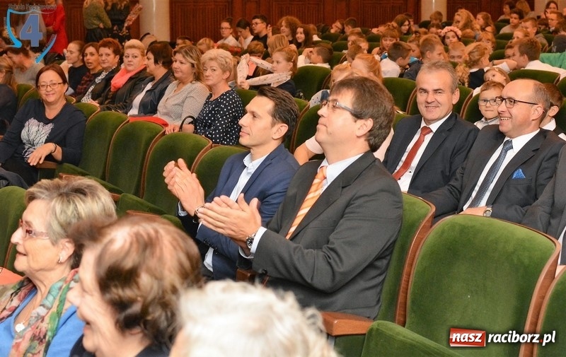 Zdjęcie w galerii na portalu naszraciborz.pl: SP4 świętowała Dzień Edukacji Narodowej w RCK wiadomości z regionu