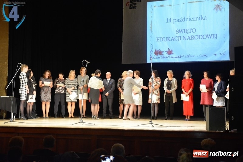 Zdjęcie w galerii na portalu naszraciborz.pl: SP4 świętowała Dzień Edukacji Narodowej w RCK wiadomości z regionu