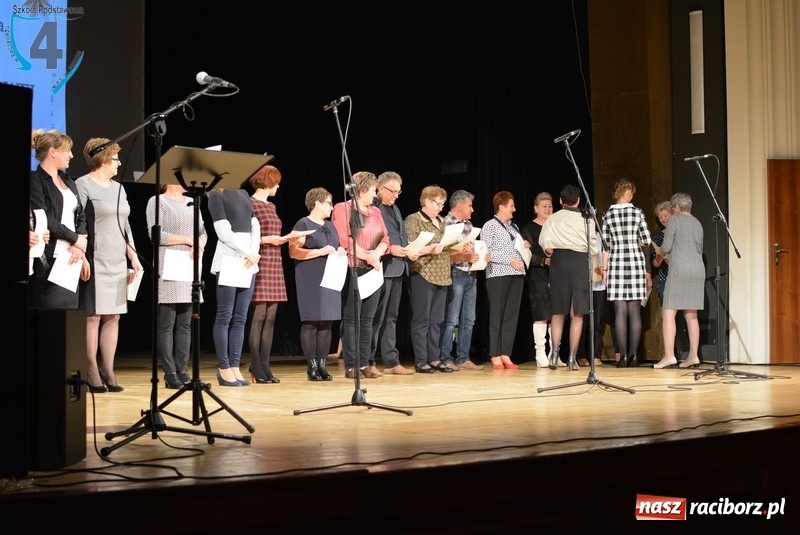 Zdjęcie w galerii na portalu naszraciborz.pl: SP4 świętowała Dzień Edukacji Narodowej w RCK wiadomości z regionu
