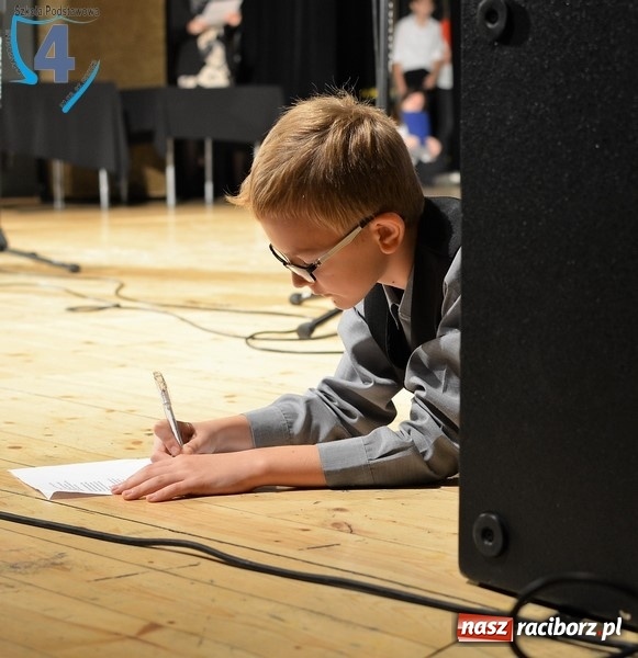 Zdjęcie w galerii na portalu naszraciborz.pl: SP4 świętowała Dzień Edukacji Narodowej w RCK wiadomości z regionu