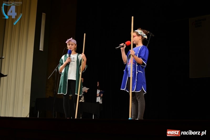 Zdjęcie w galerii na portalu naszraciborz.pl: SP4 świętowała Dzień Edukacji Narodowej w RCK wiadomości z regionu