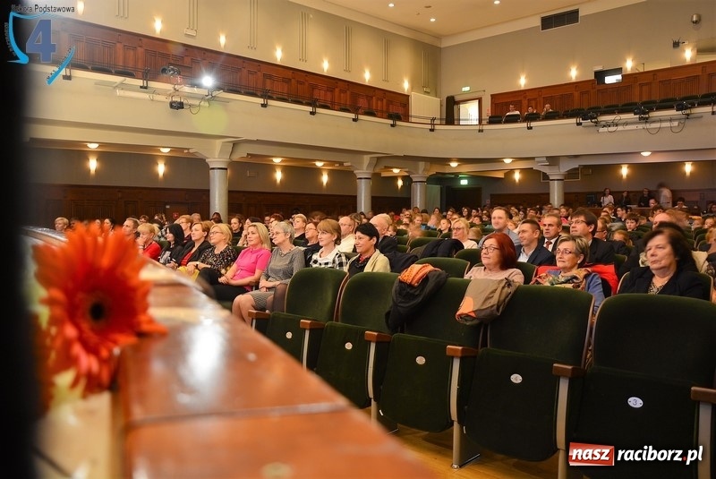 Zdjęcie w galerii na portalu naszraciborz.pl: SP4 świętowała Dzień Edukacji Narodowej w RCK wiadomości z regionu