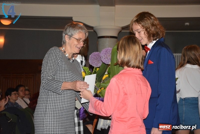 Zdjęcie w galerii na portalu naszraciborz.pl: SP4 świętowała Dzień Edukacji Narodowej w RCK wiadomości z regionu