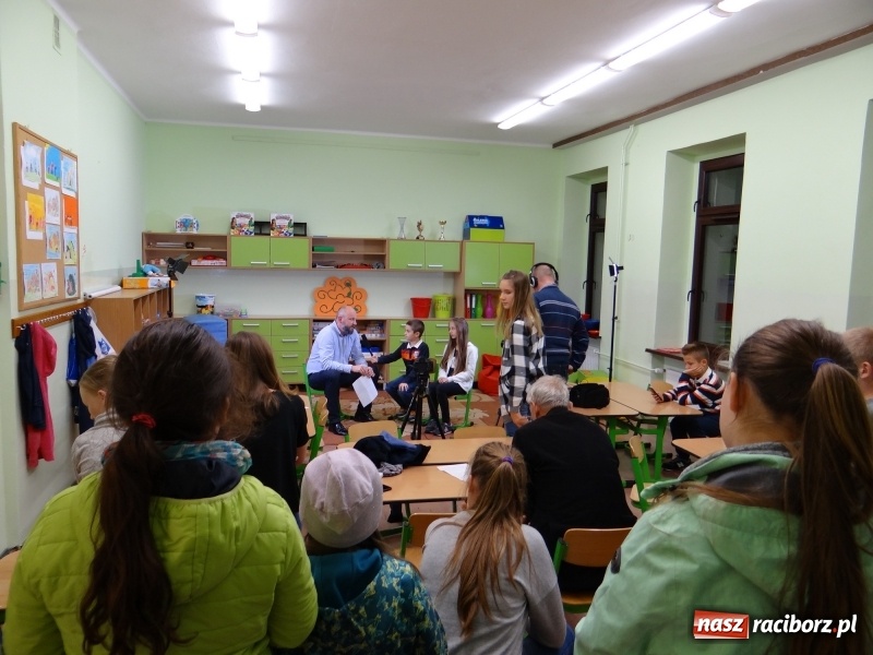 Zdjęcie w galerii na portalu naszraciborz.pl: Powstaje film o Brzeziu. Premiera już 26 października w Strzesze wiadomości z regionu